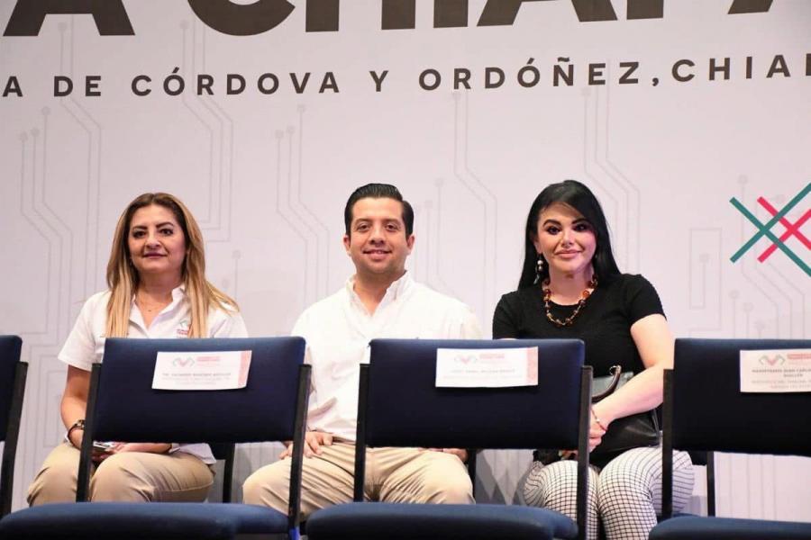 La Mtra. Ana Laura Romero Basurto acompañó al Gobernador del Estado, Eduardo Ramírez Aguilar, en el lanzamiento del programa “Conecta Chiapas”