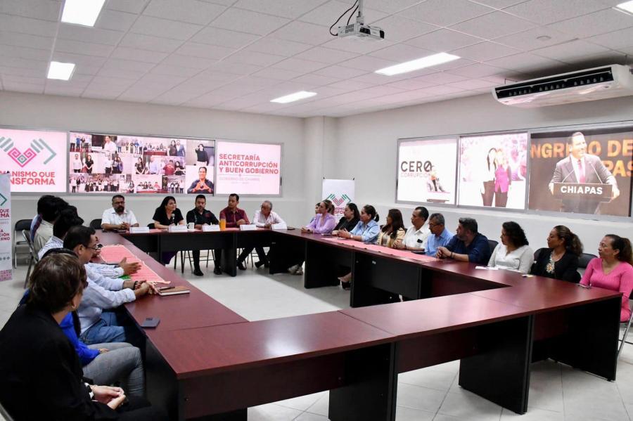 La titular de la Secretaría Anticorrupción y Buen Gobierno,  Ana Laura Romero Basurto se reunió con el personal que conforma la Subsecretaría Descentralizada. 