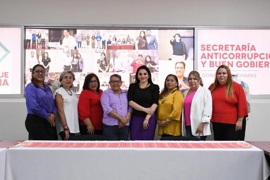 Maestra Ana Laura Romero Basurto, titular de la Secretaría Anticorrupción y Buen Gobierno, se reúne con mujeres periodistas.