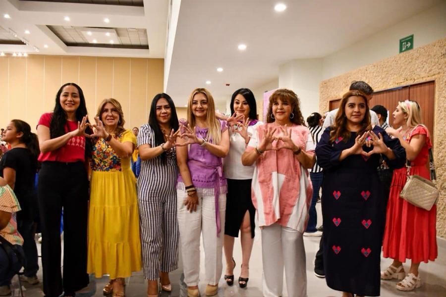 Entrega de recursos del programa financiero Semillas de Autonomía a mujeres de Tuxtla Gutiérrez