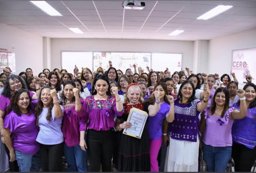 Ponencia “Día de la Mujer: Del pasado al presente”.