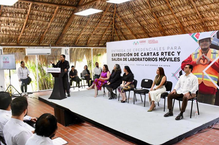 Entrega de Credenciales RTEC y Banderazo de Salida a Laboratorios Móviles
