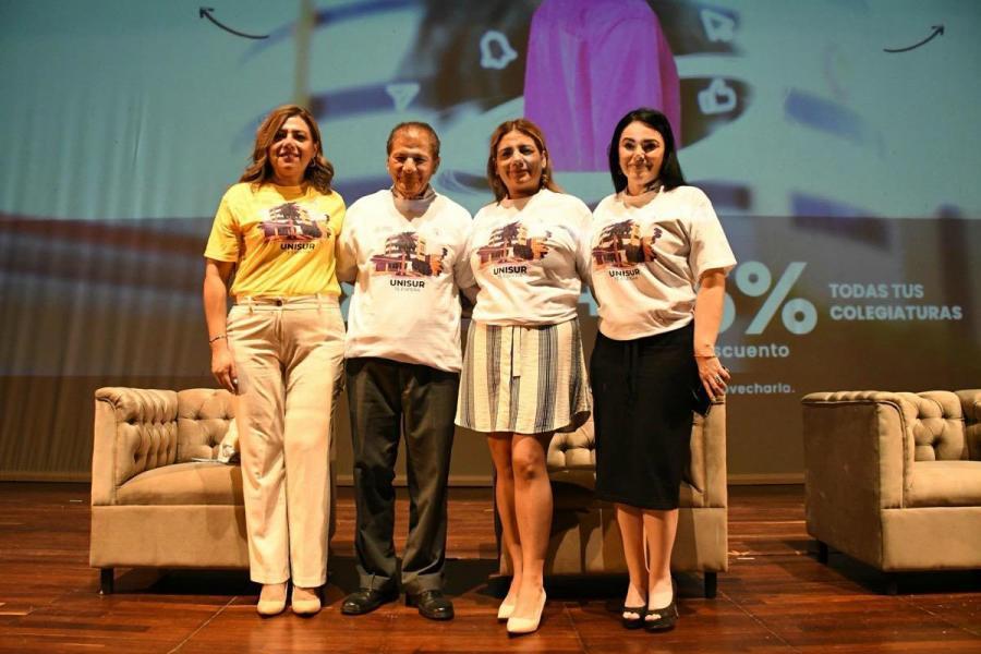 Asiste Ana Laura Romero Basurto a la inauguración de la Primera Jornada del Desarrollo Profesional de la Universidad del Sur