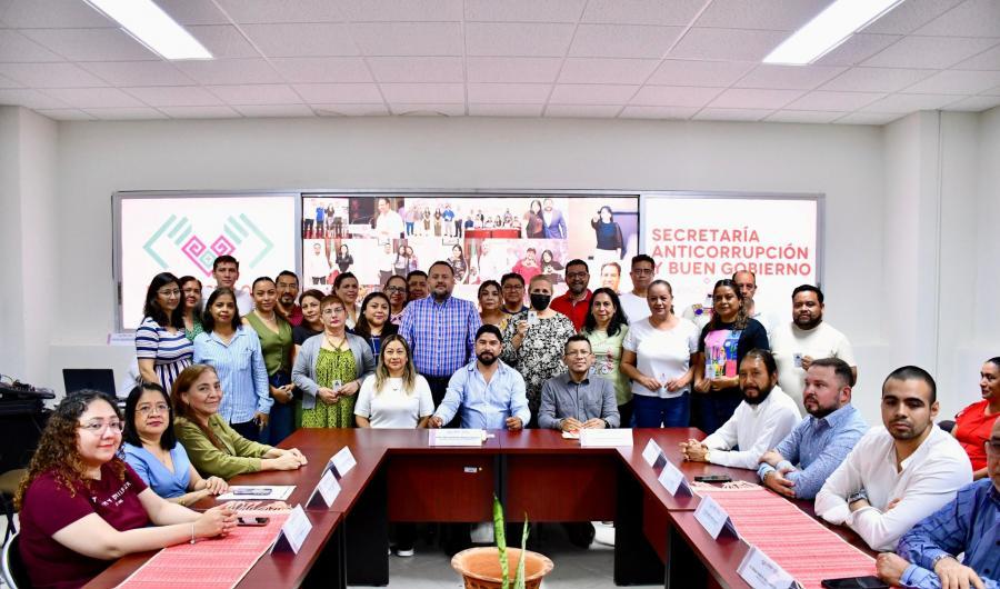 Entrega de credenciales oficiales al personal de la Secretaría Anticorrupción y Buen Gobierno