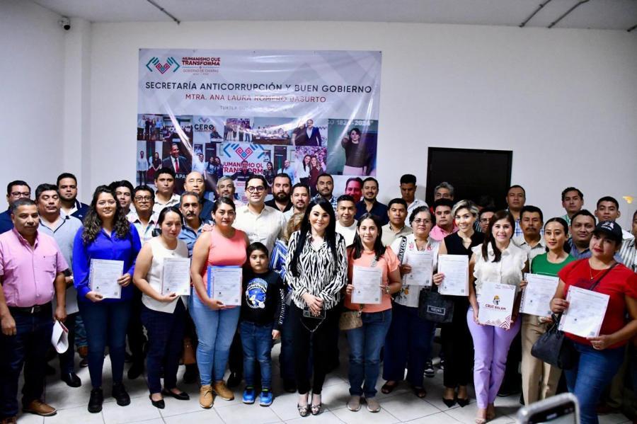 Se lleva a cabo la entrega de constancias del Registro Único de Contratistas CRUC BALAM