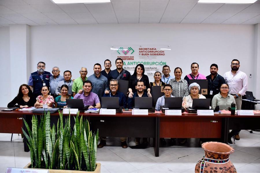Se fortalece la labor de fiscalización con entrega de equipos de cómputo a contralores de la SAyBG
