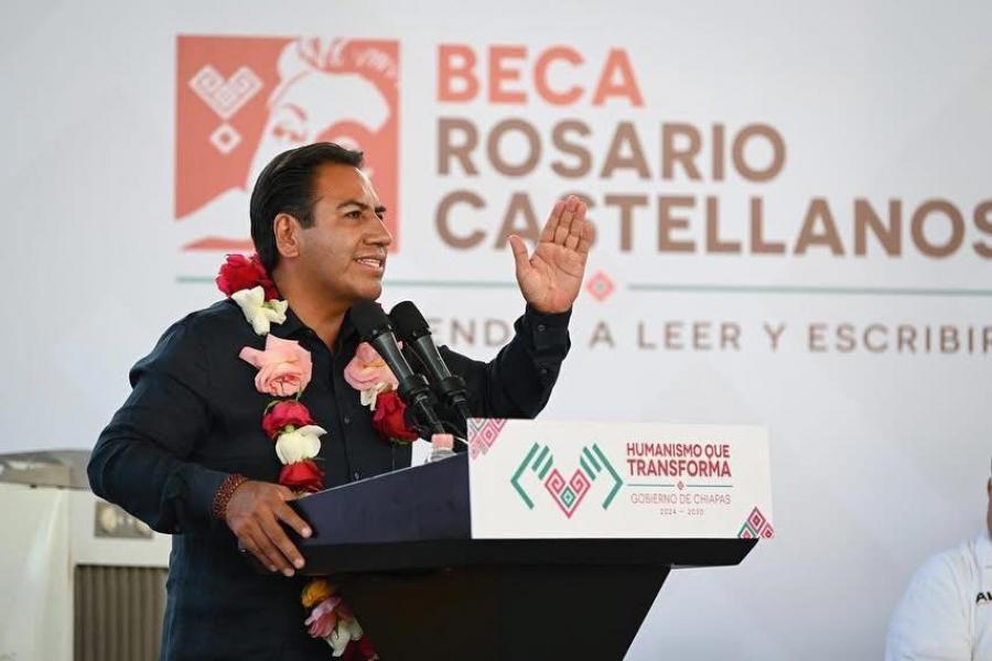 La Secretaría Anticorrupción y Buen Gobierno acompaña entrega de becas “Rosario Castellanos” y equipos celulares a estudiantes de nivel medio superior