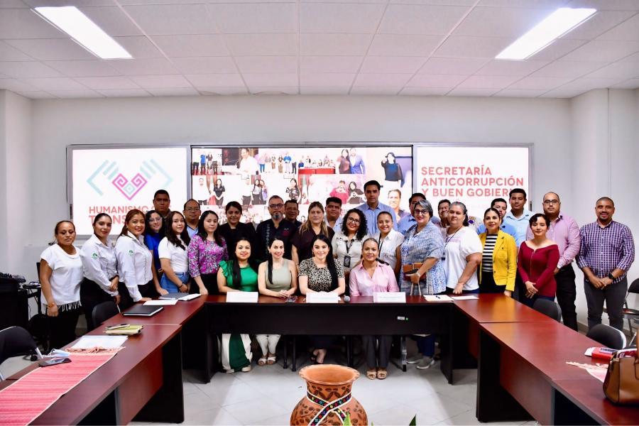 Llama Ana Laura Romero Basurto a comprometerse con la transparencia en esta Nueva Era