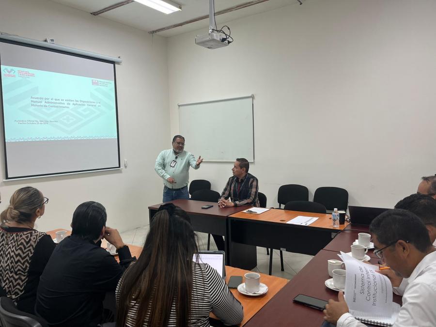 Capacitan a servidores públicos en control y desempeño institucional en la SAyBG