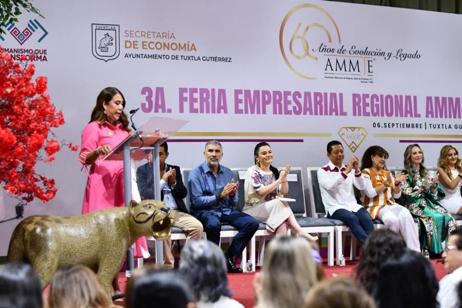 Ana Laura Romero Basurto asiste a la Tercera Feria Empresarial Regional AMMJE 2025