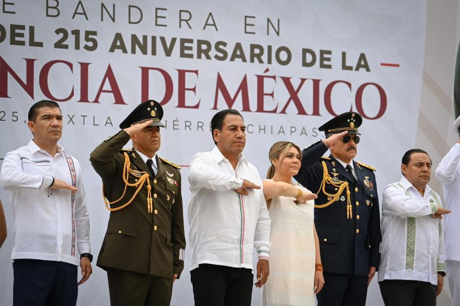 Desfile cívico-militar conmemorativo del 215 Aniversario del inicio de la Independencia de México