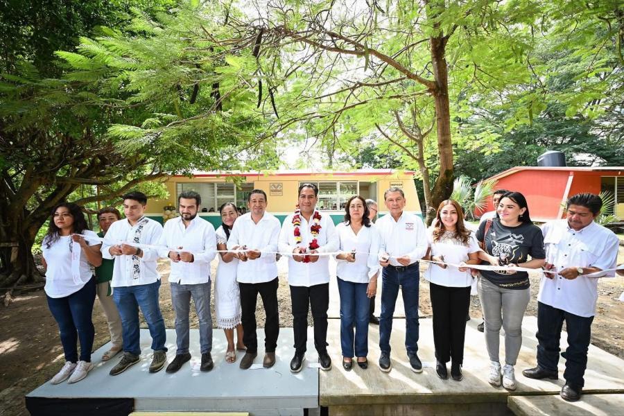 La Secretaría Anticorrupción y Buen Gobierno acompaña al Gobernador en la inauguración de obra educativa en el municipio de Chicomuselo