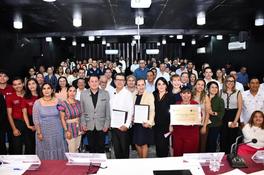 Ana Laura Romero Basurto asiste a la inauguración del Consultorio Pro-Bono de la Facultad Libre de Derecho de Chiapas